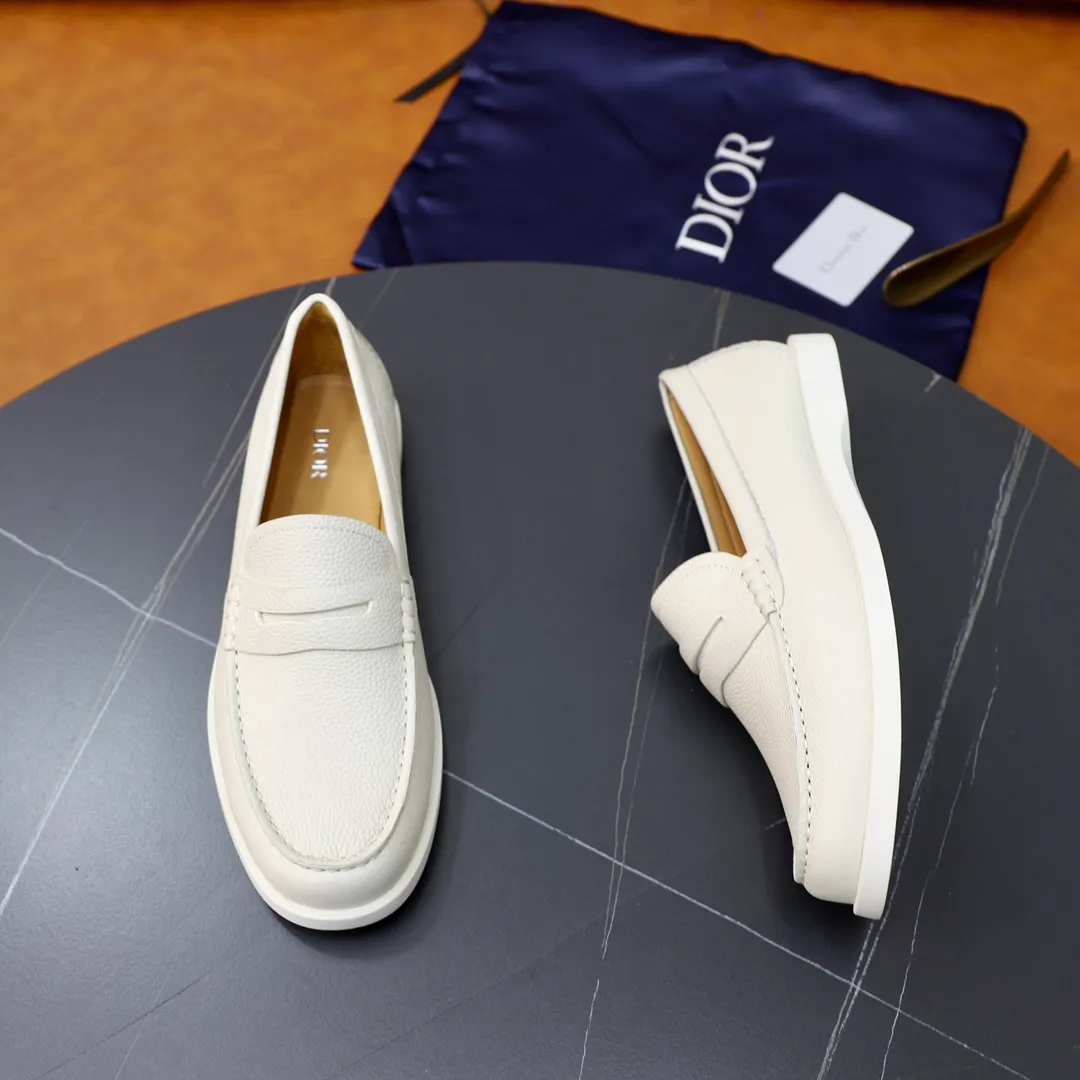 Ex-factory price: 540🙅‍♂️🙅‍♂️🙅‍♂️ Brand: Dior DIOR Standard code: Men's code 38/44 (45 can be customized) Grade: Same as the official website Material: Original cowhide stitching, cowhide lining, original TPU wear-resistant soft outsole Style categories: Leisure and sports version, footwear for driving, young fashion, European and American trends, British style Color: actual picture color